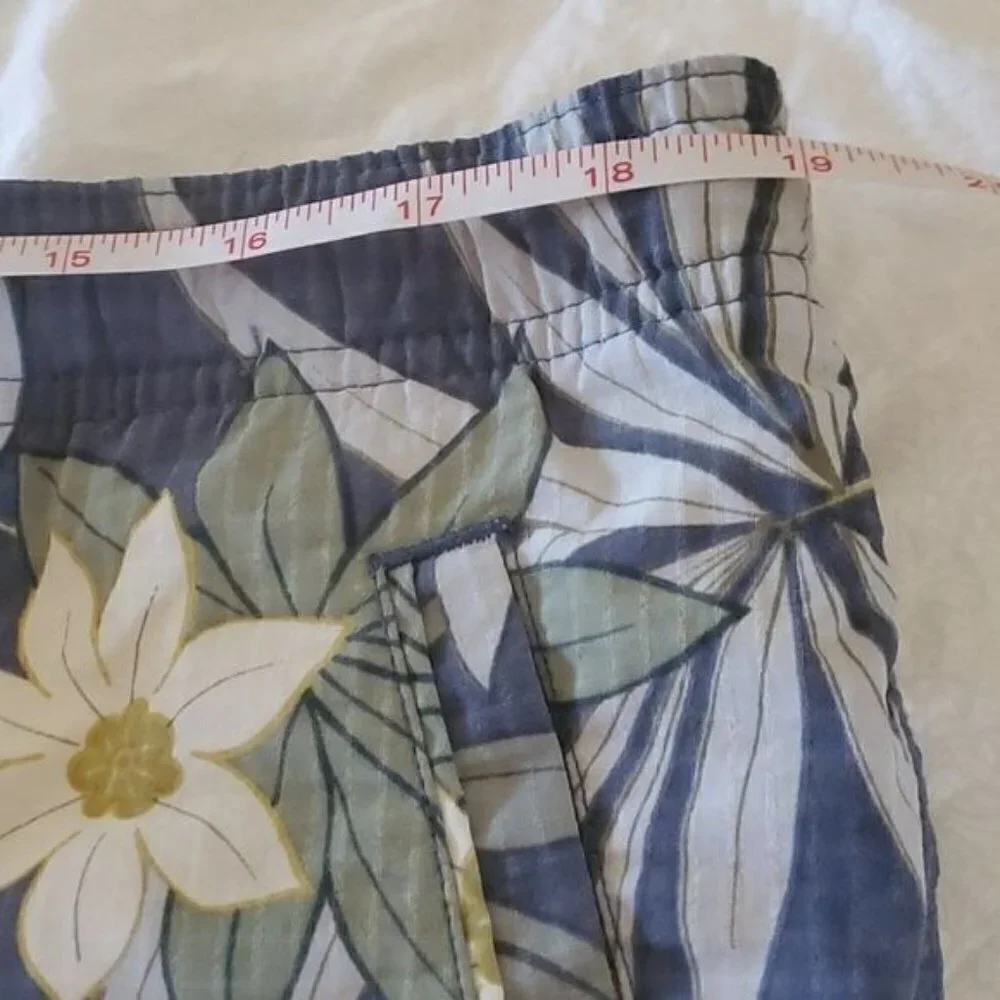 Tommy Bahama 100% Nylon Cinched Closure Pocketed Sz. M Board Shorts Swim Trunks‎